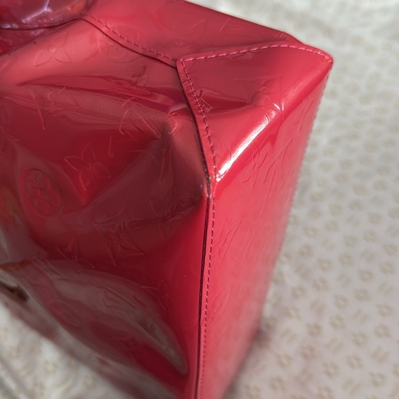 Louis Vuitton Reade PM in Pink Monogram Vernis - Picture 13 of 14